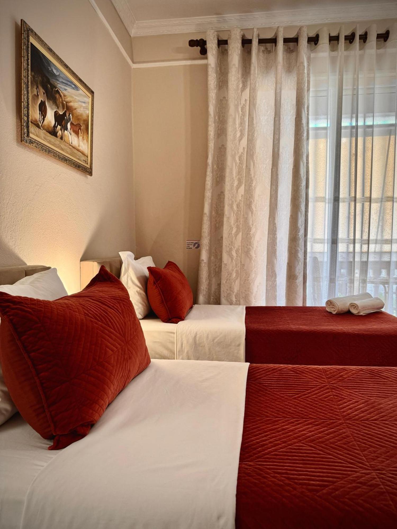 Seasons - Free Parking & Center * Szkodra